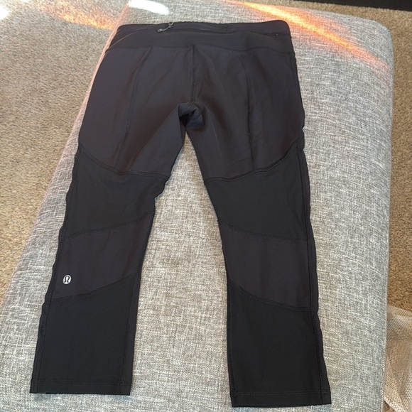 Lululemon Women’s Vented Mesh Reflective Strip Capri Leggings Size 6 - Picture 6 of 9